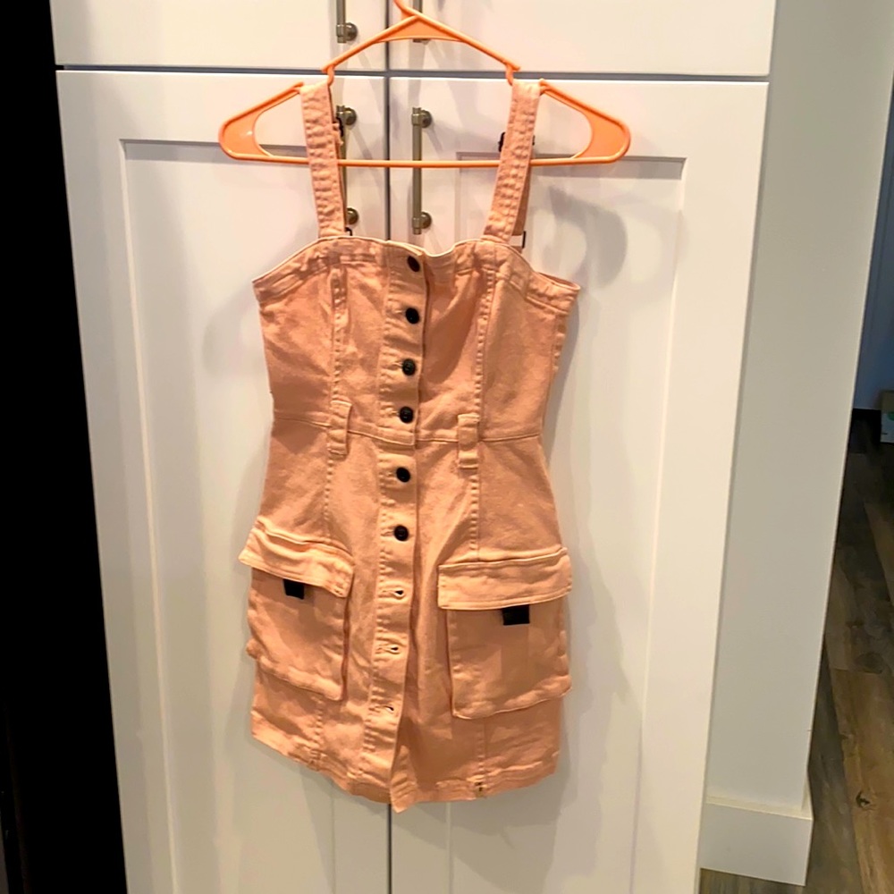 Adorable dress!!